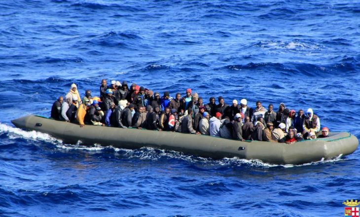 Emigrantët afrikan befasojnë plazhet spanjolle