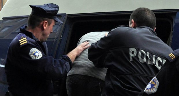Burri mbahet peng me presion dhe kërcënime