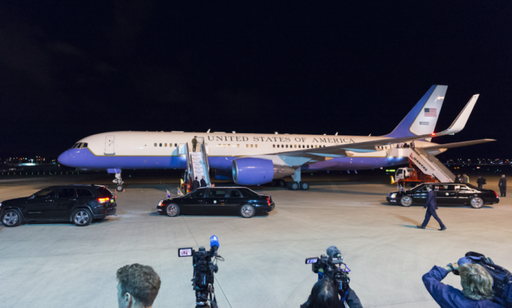 Pence mbërrin në Mal të Zi, pritet nga kryeministri Markoviç