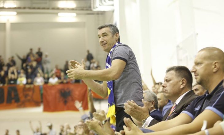 Veseli flet për basketboll një natë para seancës ku se ka të sigurtë postin e kryekuvendarit