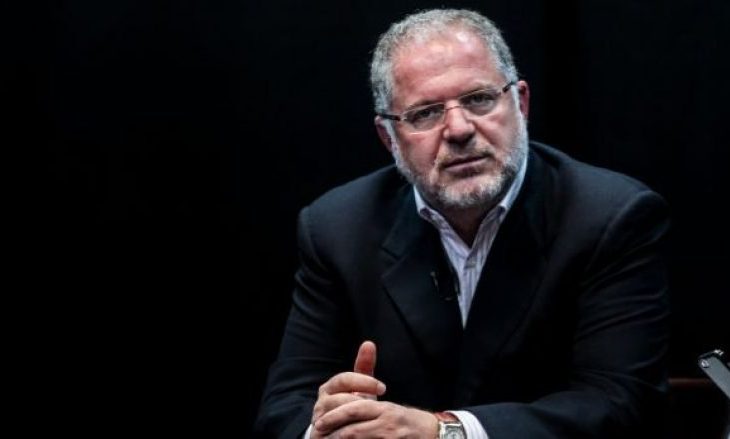 Politika që tallet me gjuhën e një populli