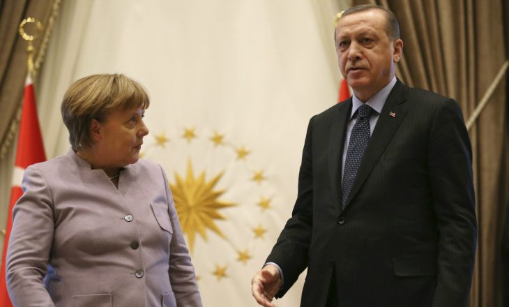 Erdogan: Partia e Merkelit, armike e Turqisë