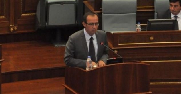 Hoti propozon tryezë politike për dalje nga kriza