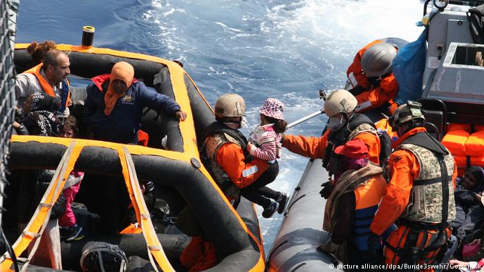 Mafia italiane abuzon me refugjatë