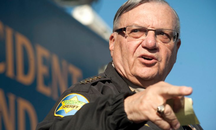 Trump fal sherifin kontrovers të Arizonës