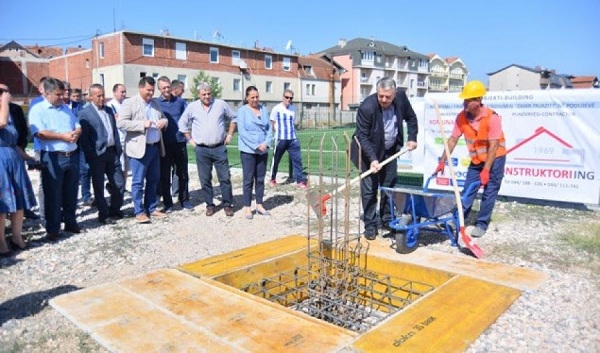 Stadiumit të Llapit po i shtohen tribunat