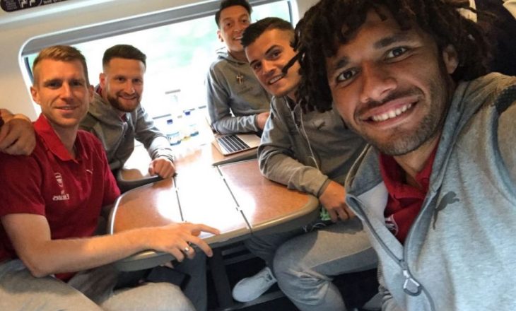 Mustafi “vendos” flamurin e Kosovës për Xhakën, e të Shqipërisë për veten