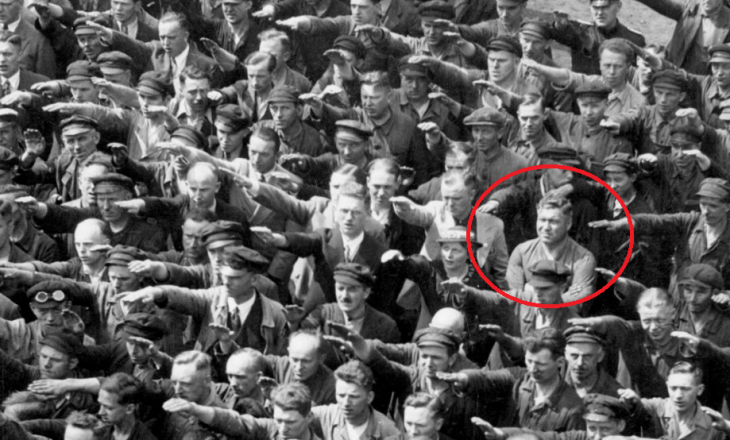 Historia e dhimbshme e gjermanit që refuzoi ta bëjë përshëndetjen famëkeqe të Hitlerit