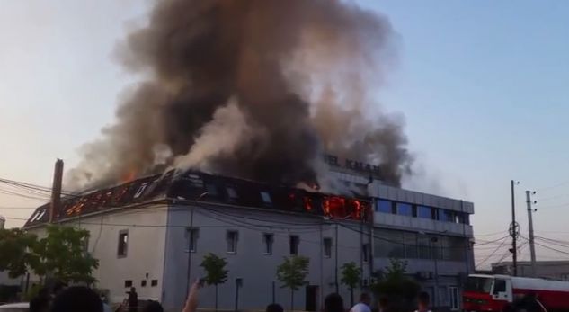 Digjet një hotel në Vushtrri (Video)