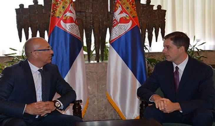 Si të silleni nesër në Kuvend: Këshillat e Gjuriq për Listën Serbe