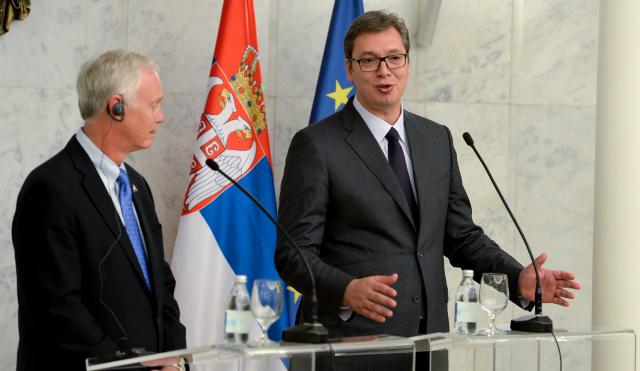Vuçiq dhe Johnson flasin për Kosovën