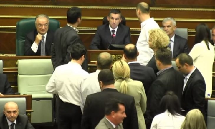 “Kriminelët e VV-së” – akuza e përbashkët e LDK-së dhe PDK-së