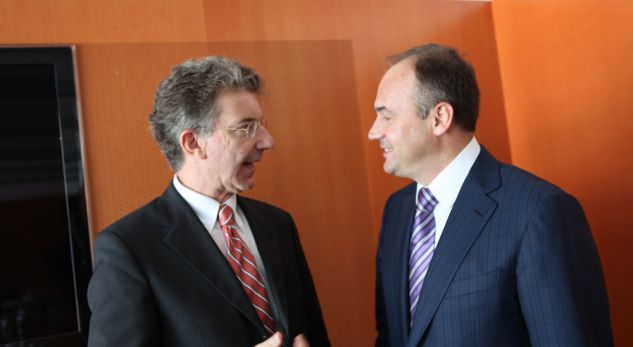 Këshilltari i Merkelit bëhet ambasador në OKB, merr urim nga Kosova