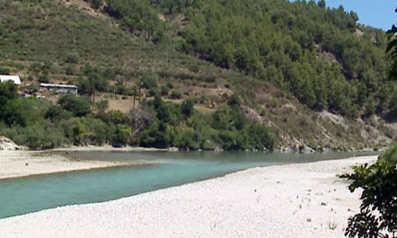 Mbytet në lumin Vjosa një 49-vjeçar