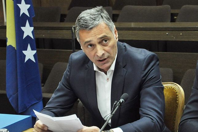 Dosjen e Lumezit po e heton ish-këshilltari i tij