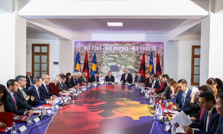 “Fatin e kombit e lamë në duar të axhamive politikë”