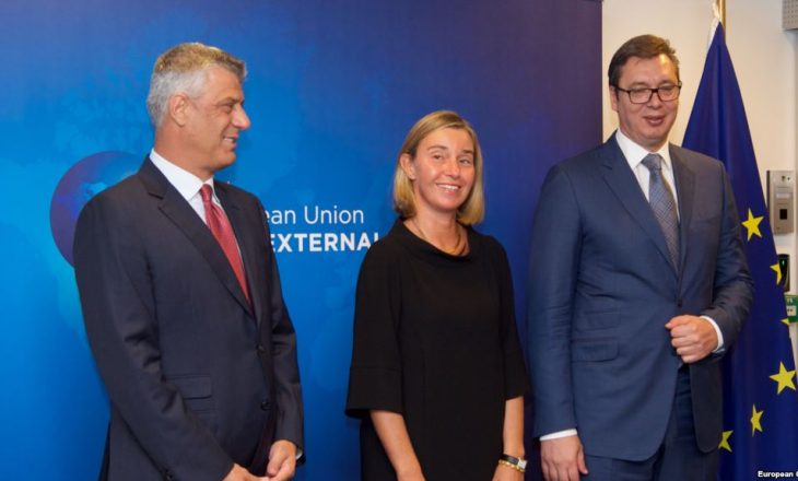 Thaçi fton Vuçiqin ta vizitojë Kosovën
