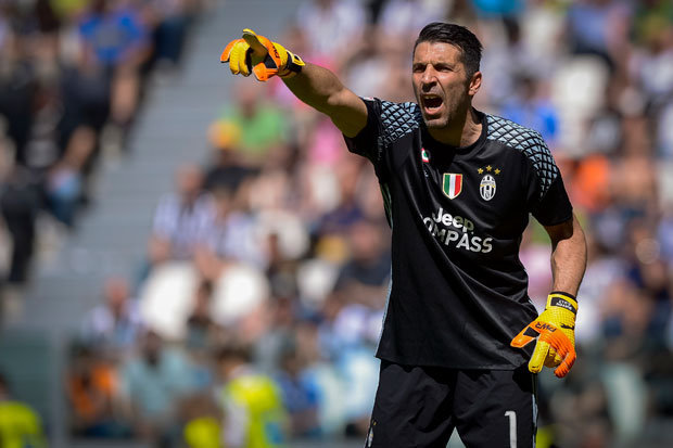 Italia rrezikon Botërorin, Buffon kundër Venturas
