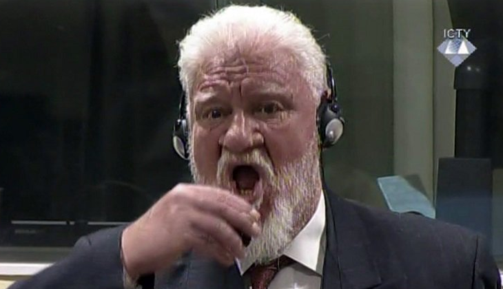 Vdes Praljak pasi piu helmin në Hagë