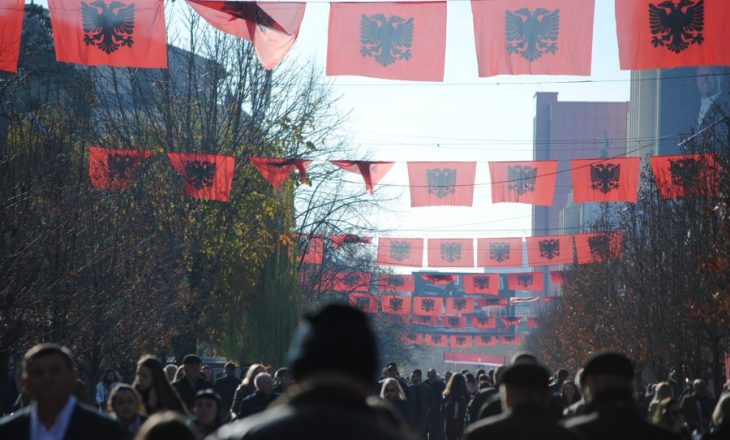 Prishtina stoliset me flamuj kombëtar