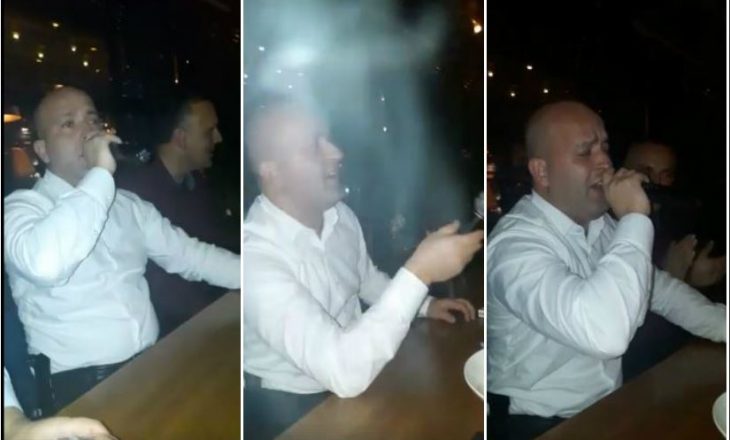 Drejtori i Policisë në Prishtinë tregon talentin në këndim por injoron shkeljen e ligjit