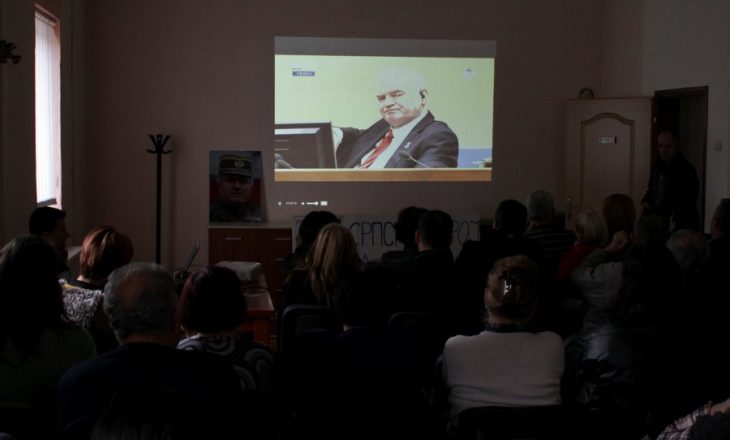 “Gratë në të zeza” përshëndesin dënimin e Mlladiqit