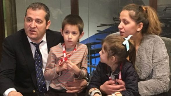 Nëna shqiptare dëbohet nga Amerika pas 15 vjetësh