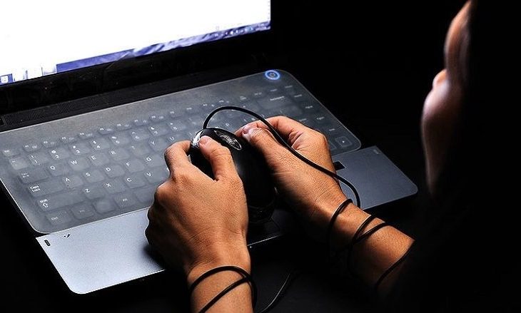 Kërcënohet 18 vjeçarja se do të publikohen fotografitë e saj