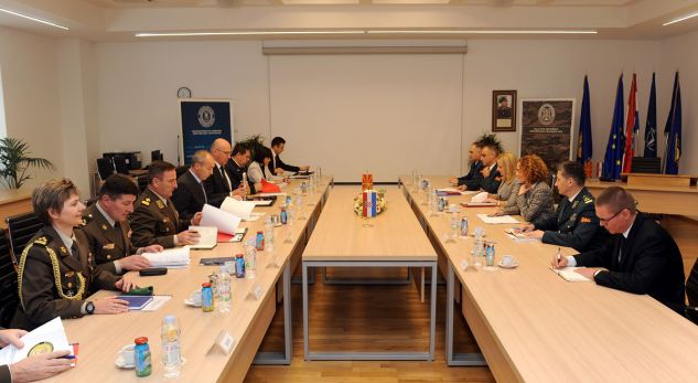 Kroacia mbështet Maqedoninë në rrugën drejt NATO-s
