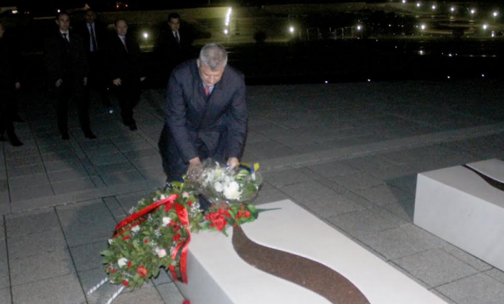 “Jam këtu për të nderuar Adem Jasharin” – Thaçi bën homazhe në Prekaz
