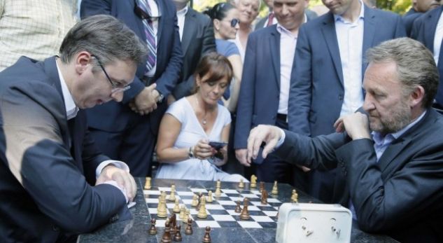 Vuçiqi e kërcënon Izetbegoviqin rreth deklaratave për Kosovën
