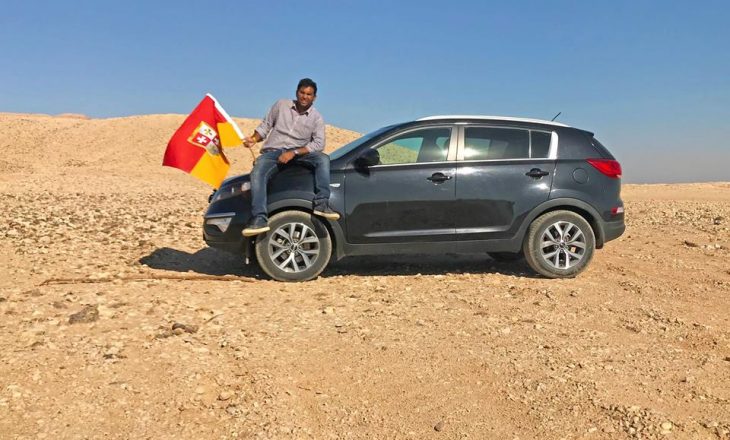 Një indian e shpall vetën mbret të tokës midis Egjiptit dhe Sudanit