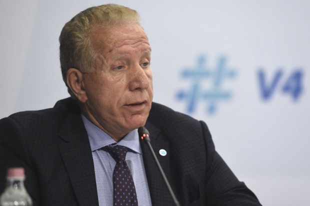 Pacolli pret që Ukraina t’i njohë pasaportat e Kosovës