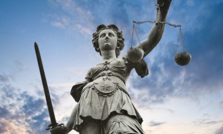Sistemi i drejtësisë ende nuk është pavarësuar nga politika
