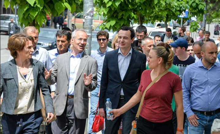 Kryetari i Këshillit të Përgjithshëm të VV-së për flamurin: Gishtin kokës, Jo kurrë sherr me flamur