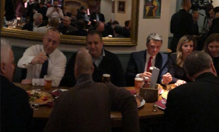 Babai i Rita Orës mbledh delegacionin e Kosovës në restorantin e tij [FOTO]