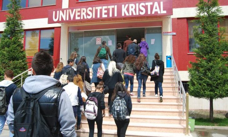 Mbi 200 kosovarë dyshohet se blenë diploma në “Kristal”