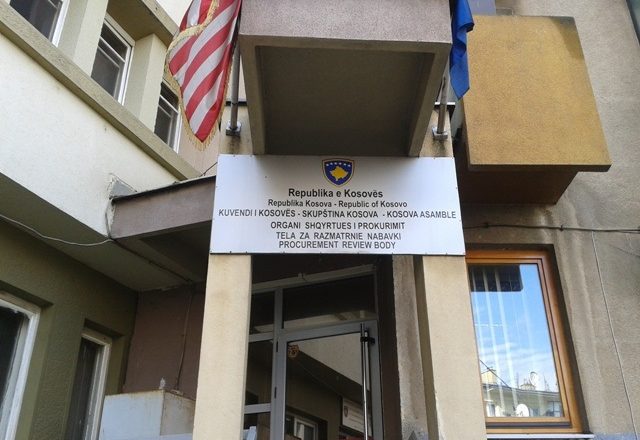 OShP-ja shtyu seancat derisa kompania i rregulloi dokumentet
