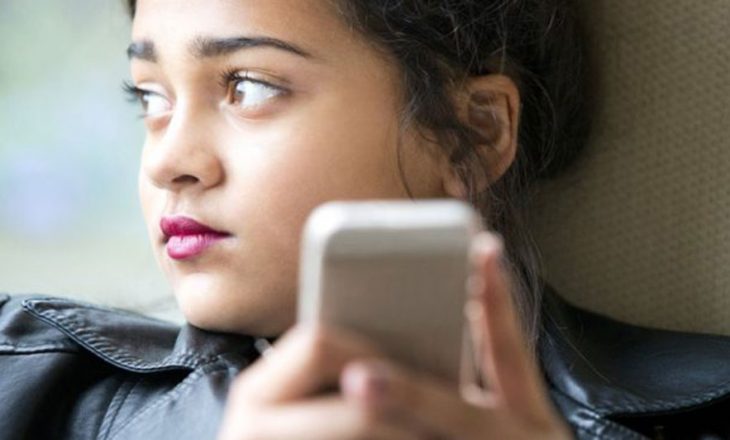 Adoleshentët po braktisin “Facebook”-un për “YouTube” dhe “Insta”-n