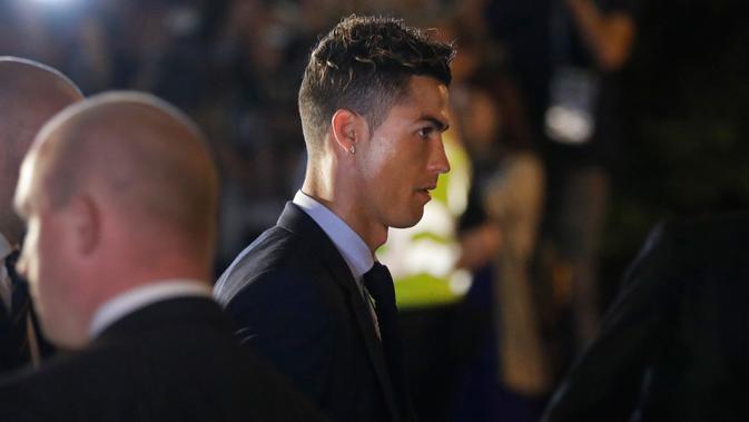 Ronaldo angazhon bodygard interesant për Botëror (Foto)