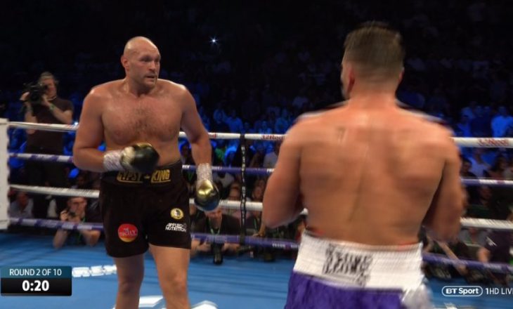 Ndodh edhe kjo: Seferi e Fury ndalin meçin, shikojnë përleshjen jashtë ringut