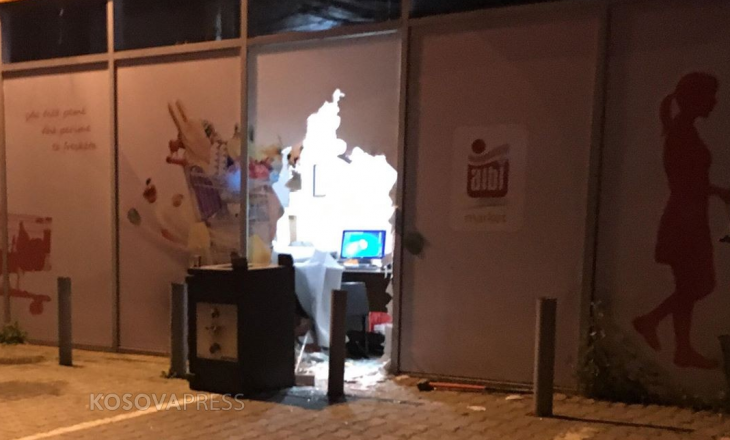 Të shtëna me armë zjarri mes hajdutëve dhe policisë para një marketi në Prishtinë