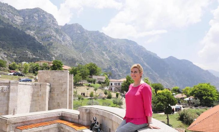 PesÃ« fotografitÃ« e presidentes kroate nÃ« KrujÃ«n e Skenderbeut