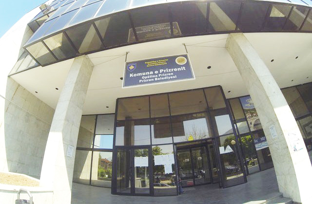 Prizreni mbetet me vetëm një drejtoreshë